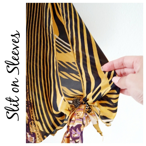 💥NWT- Gold & Black Cold Shoulder Print Romper - Picture 5 of 16